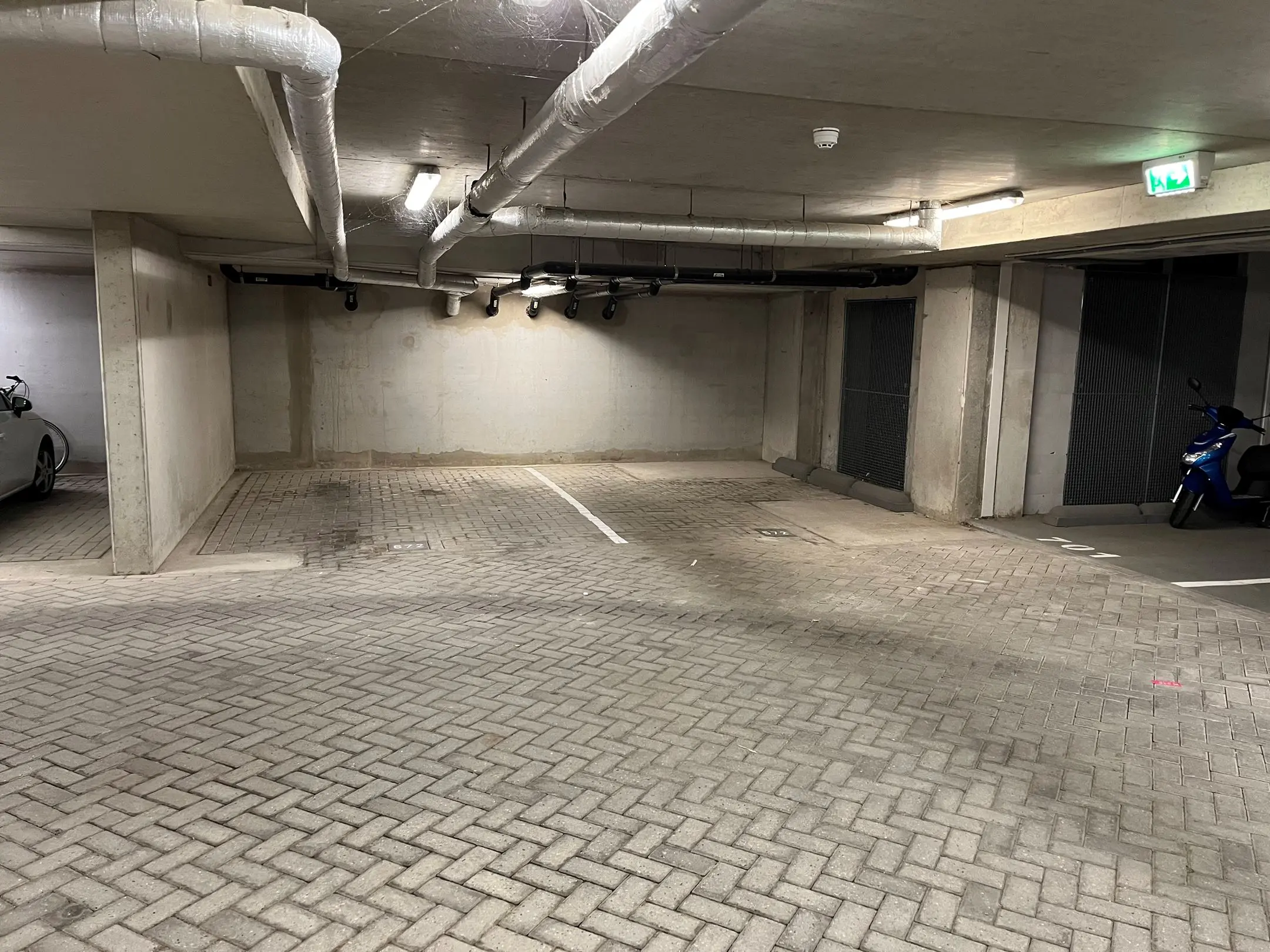 Auto XL parkeerplaats in de parkeergarage van Newport Nesselande